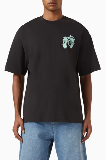 تي شيرت بطبعة آثار أقدام قطن