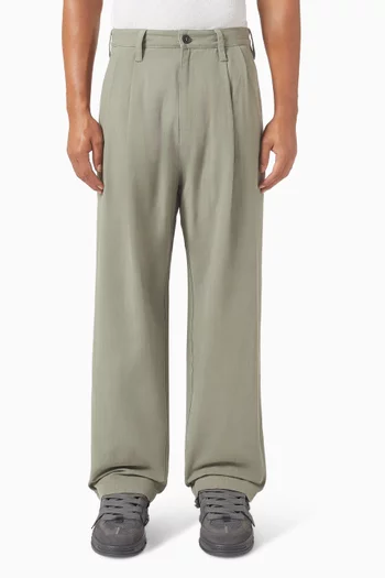 بنطال بقصة ساق واسعة وطيات