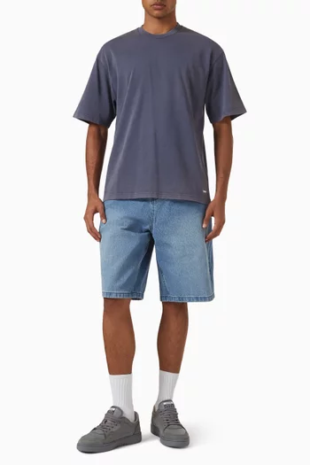 تي شيرت بيزك بطبعة شعار الماركة قطن