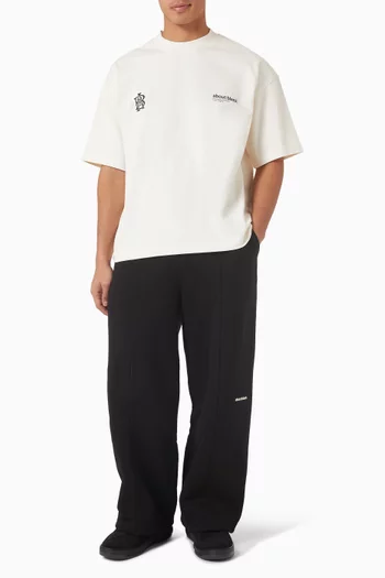 تي شيرت بطبعة مزدوجة لشعار الماركة قطن