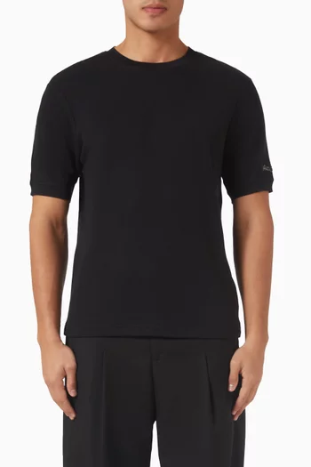 تي شيرت بقصة ضيقة قطن