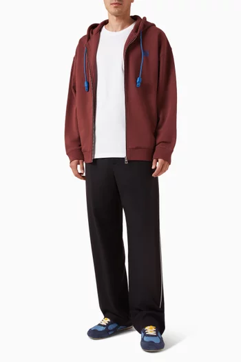 كنزة بغطاء رأس ورباط تضييق بلون مغاير