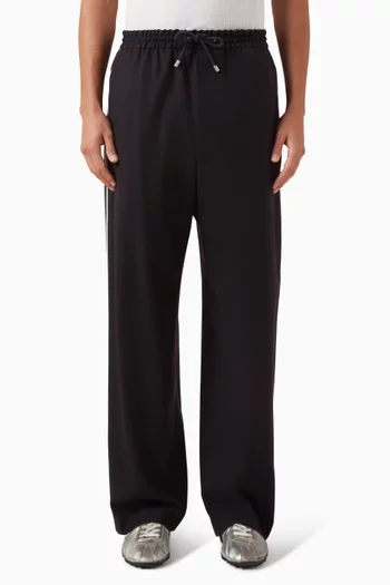 بنطال رياضي برباط تضييق وأحرف الماركة