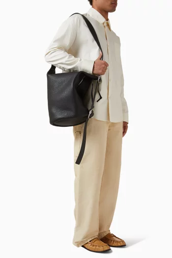 حقيبة باكيت متوسطة بحمالة لوب جلد