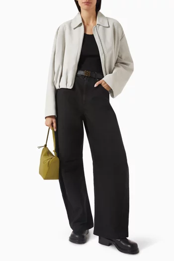 بلوزة بلا أكمام مطرزة بشعار الماركة حرير مضلع