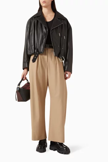 بنطال بقصة ساق أسطوانية