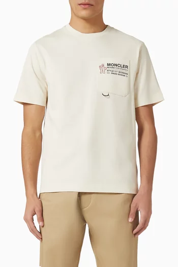 تي شيرت بشعار الماركة قطن