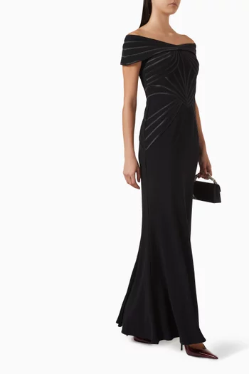 فستان سهرة بطيّات وأكتاف مكشوفة كريب