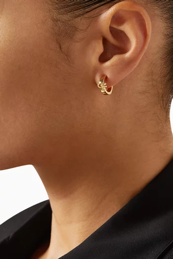 أقراط هاجي بشعار الماركة نحاس مطلي