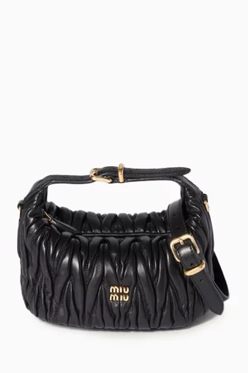 حقيبة صغيرة بشعار الماركة جلد نابا مبطن