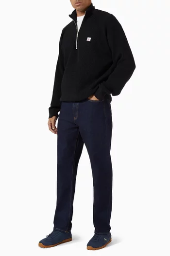 بنطال جينز بقصة تضيق باتجاه الحافة مستوحى من التسعينيات دينم