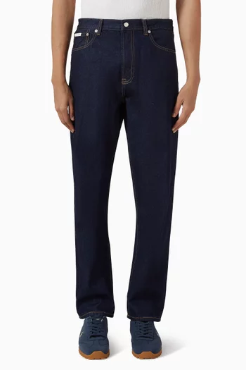 بنطال جينز بقصة تضيق باتجاه الحافة مستوحى من التسعينيات دينم