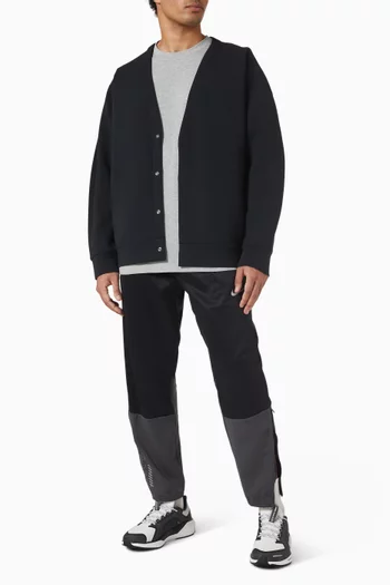 تي شيرت مطرز بشعار الماركة وتقنية Dri-FIT‏ نسيج