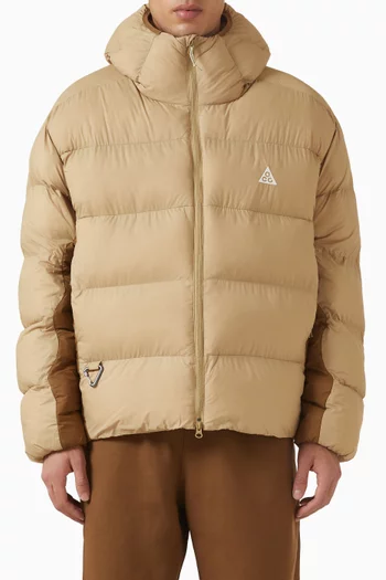 جاكيت لونار ليك فضفاض بغطاء رأس وحشو بريمالوفت بتصميم معالج بتقنية Therma-FIT ADV ضمن مجموعة ايه سي جي