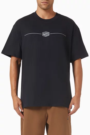 تي شيرت بسنيكرز ماكس 90 من تشكيلة الملابس الرياضية