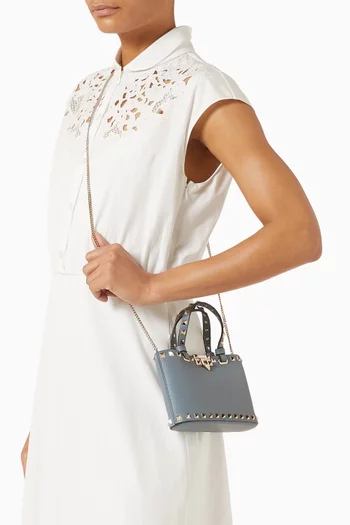 حقيبة ميني بحلي هرمية جلد عجل بارز الملمس