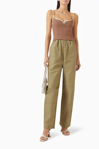 بلوزة بفتحة رقبة شكل قلب