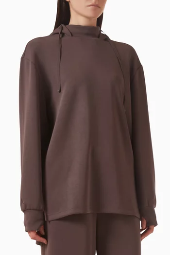 كنزة بياقة عالية بغطاء رأس