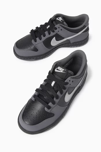 سنيكرز دانك أسفل الكاحل