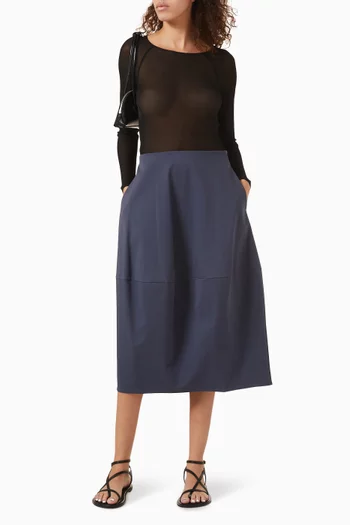 بلوزة حرير بقصة ضيقة