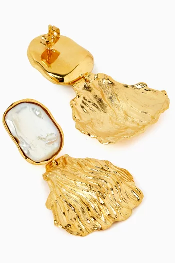 أقراط متدلية بتصميم باروكي مزين باللؤلؤ معدن بلون ذهبي