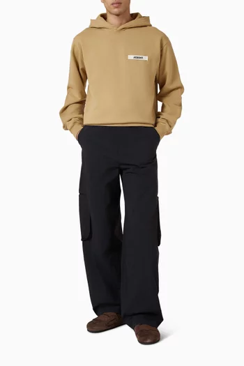 كنزة بغطاء رأس وشريط مضلع بشعار الماركة قطن عضوي