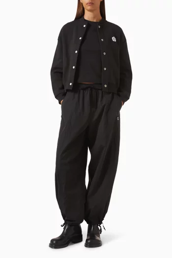 بنطال كارغو مزين بشعار زهرة البوكي 2.0 قماش معالج