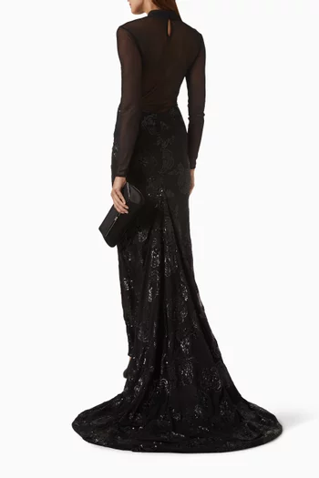 فستان طويل مطرز بالترتر