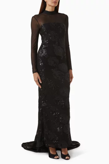 فستان طويل مطرز بالترتر