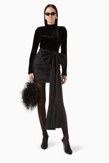 فستان قصير بعقدة مخمل