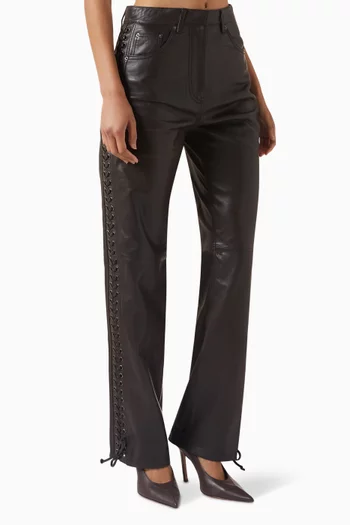 بنطال بأربطة جلد