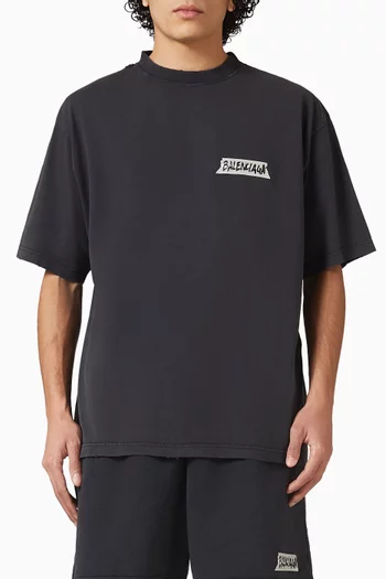 تي شيرت بأشرطة لاصقة وقصة فضفاضة قليلاً جيرسيه سريع الجفاف