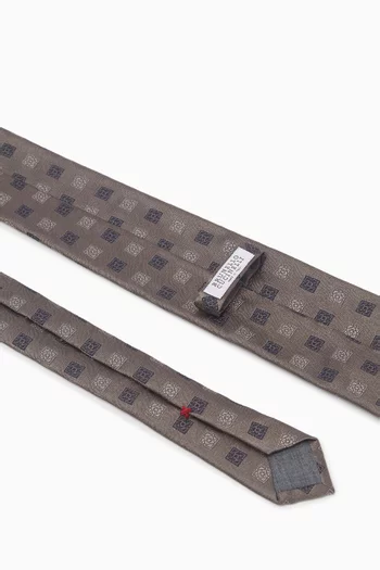 ربطة عنق بنقشة مربعات حرير