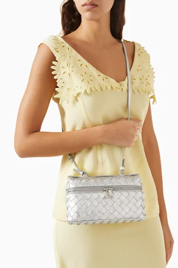 حقيبة مستحضرات تجميل بانج بانج جلد لامع مجدول