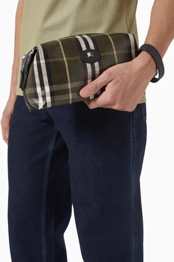 حقيبة مستحضرات العناية الشخصية هايلاندز بنقشة مربعات قنب