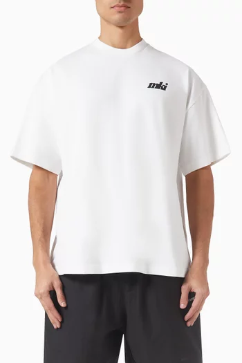 تي شيرت بشعار الماركة قطن