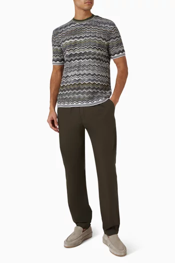 تي شيرت بنقشة خطوط شيفرون قطن