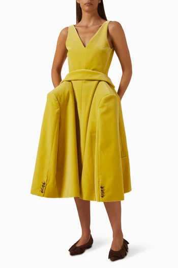 فستان متوسط الطول بتصميم بارز وفتحة رقبة حرف V