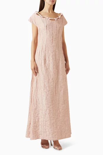 فستان بقصة على شكل حرف A مزين بعقد