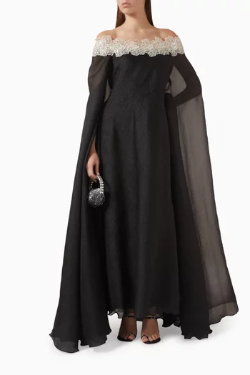 قفطان بأكتاف مكشوفة وتطريزات