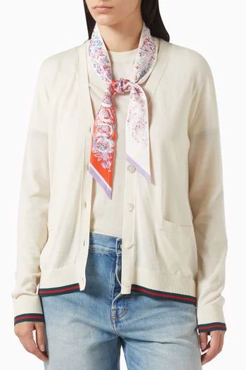 وشاح مزين بنقشة زهور حرير تويل