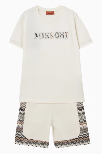 شورت رياضي بنقشة خطوط متعرجة