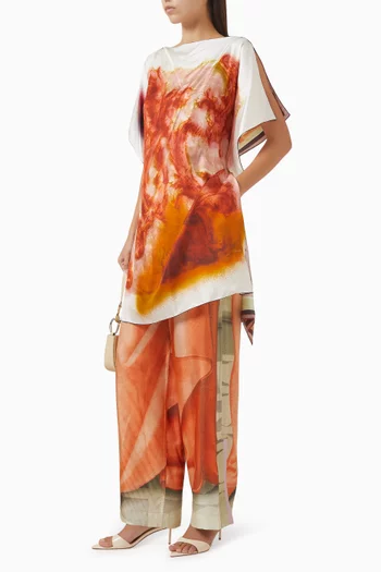 بلوزة كارلا بنمط تونيك مزينة بنقشة