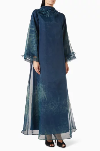 قفطان مزين بنقشة وتطريزات بارزة