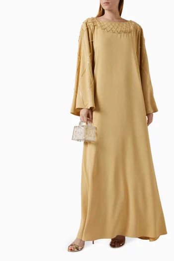 قفطان مزين بتطريزات بالخرز