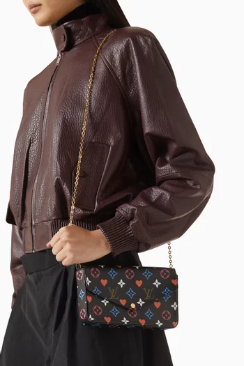 حقيبة فيليس جيم اون بسلسلة قنب بشعار الماركة