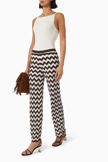 بنطال كروشيه بنقشة خطوط متعرجة