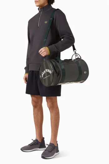 حقيبة اسطوانية كلاسيكية بإضافات بلون مماثل