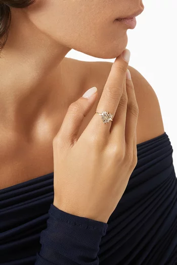 خاتم كلاسيكي صغير بحلية قلب مرصع بالماس ذهب عيار 18