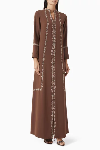 فستان مزين بتطريزات يدوية